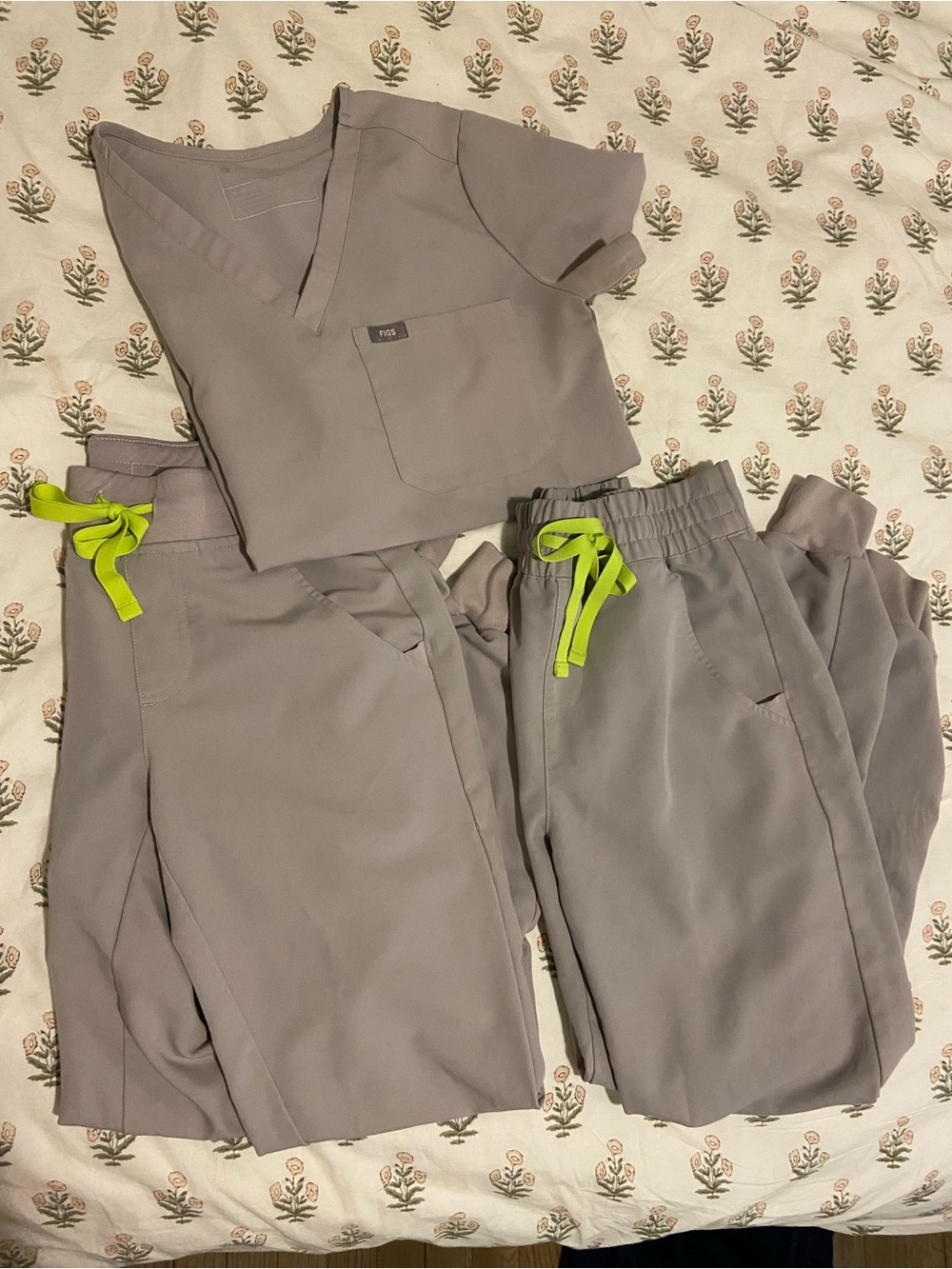 Figs slate grey set